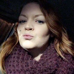 Meet your Posher, Hollee